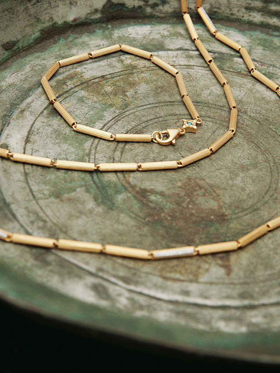 18k gold chain necklace with hand-carved links, Bezant Collection, side view | MIREL Fine Jewelry